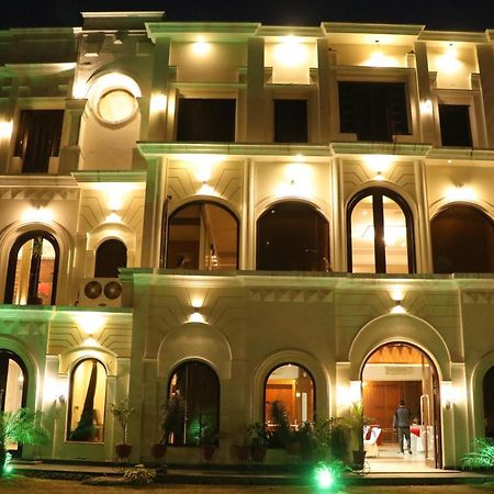 Hotel Pushap Palace Patiala Bagian luar foto