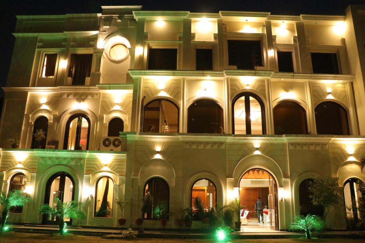 Hotel Pushap Palace Patiala Bagian luar foto